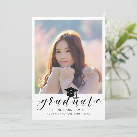 Het moderne Afstuderen Zwarte Pet van het Manuscri Aankondiging (Staand voorkant)