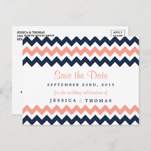 Het moderne Chevron Wedding Collectie - Roze en ma Aankondigingskaart (Voorkant / Achterkant)