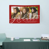 Het moderne manuscript afstuderen drie foto rood a spandoek (Beurs)