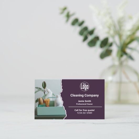 Het moderne Paarse Witte Schoonmaakbedrijf Visitekaartje (Staand voorkant)