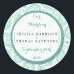 Het moderne Paisley Wedding Collectie - Groen Ronde Sticker<br><div class="desc">Eenvoudig maar elegant, het moderne paisley bruiloft collectie is een verbluffend ontwerp met een mooie paisleydruk in een zachte groene en witte kleur, die perfect is voor elke moderne huwelijksfeestdag. Deze stickers kunnen gepersonaliseerd worden voor uw speciale gelegenheid en maken de perfecte uitnodiging, gunst of bedankt sticker voor uw bruiloft,...</div>