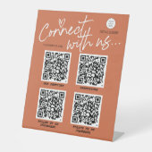Het moderne scriptteken van Terracotta QR-code Reclamebord Met Voetstuk (Voorkant)