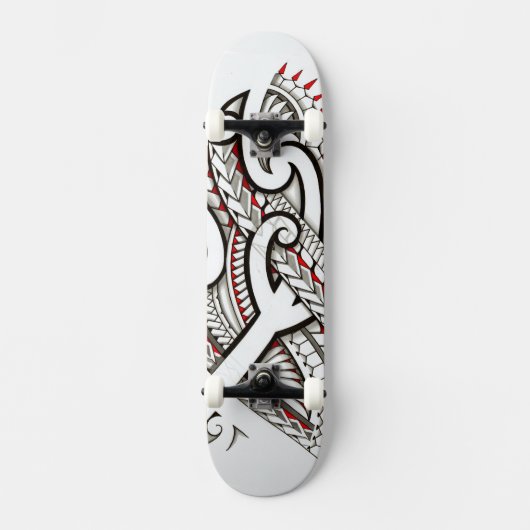 Het moderne stammodel Maori met rode accenten Skateboard (Voorkant)