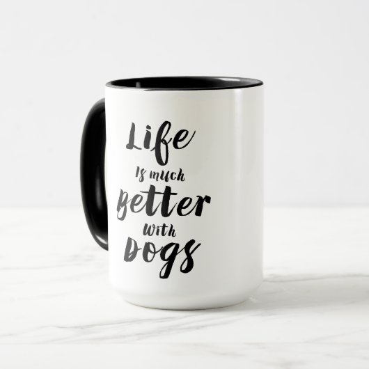 Het moderne typografie-leven is veel beter met hon mok (Voorkant links)