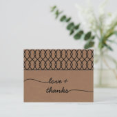 Het moderne Whimsical Kraft Wedding Collectie Briefkaart (Staand voorkant)