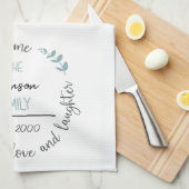 Het monogram voor de naam van onze thuisfamilie theedoek (Quarter Fold)