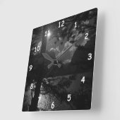 Het mooie meer in het motorlicht vierkante klok (Hoek)