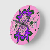 Het mooie motief van de baby roze bloemen paarse ronde klok (Hoek)