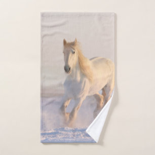 Het mooie witte paard Galloping in de sneeuw Bad Handdoek