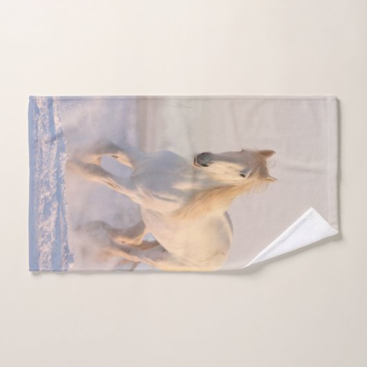 Het mooie witte paard Galloping in de sneeuw Bad Handdoek (Handdoek)