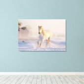 Het mooie witte paard Galloping in de sneeuw Canvas Afdruk (Insitu (Houten vloer))