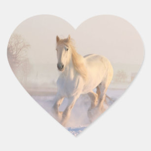 Het mooie witte paard Galloping in de sneeuw Hart Sticker