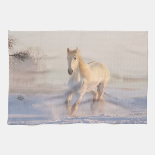 Het mooie witte paard Galloping in de sneeuw Theedoek (Horizontaal)