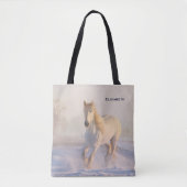 Het mooie witte paard Galloping in de sneeuw Tote Bag (Voorkant)