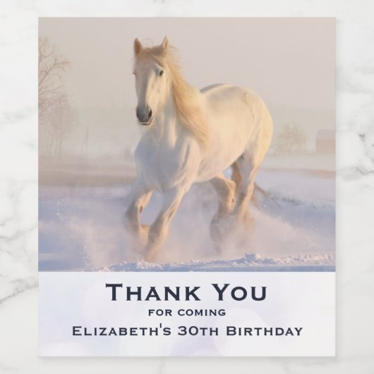 Het mooie witte paard Galloping in de sneeuw Wijn Etiket (Enkel label)