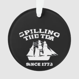 Het morsen van de thee sinds 1773 Revolutionaire P Ornament