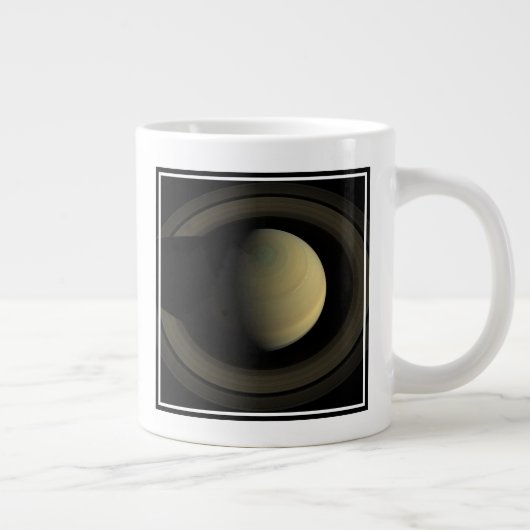 Het mozaïek van de planeet Saturnus en zijn belang Grote Koffiekop (Rechts)