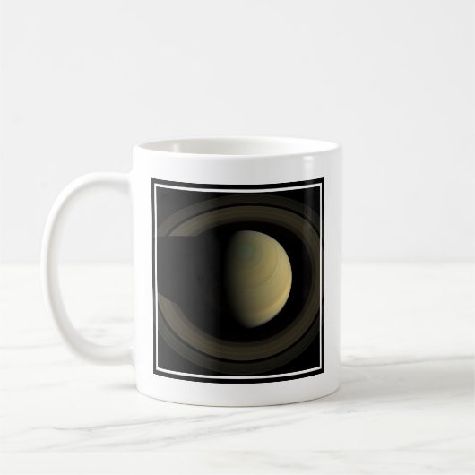 Het mozaïek van de planeet Saturnus en zijn belang Koffiemok (Links)