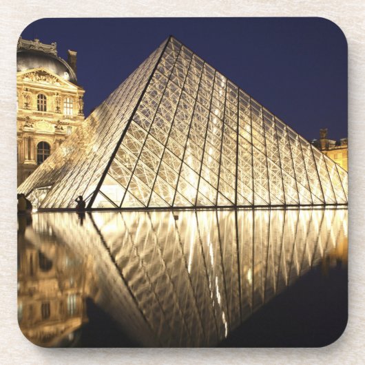 Het nachtelijke uitzicht van de glazen piramide va bier onderzetter (Voorkant)