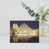 Het nachtelijke uitzicht van de glazen piramide va briefkaart (Staand voorkant)