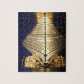 Het nachtelijke uitzicht van de glazen piramide va legpuzzel (Verticaal)