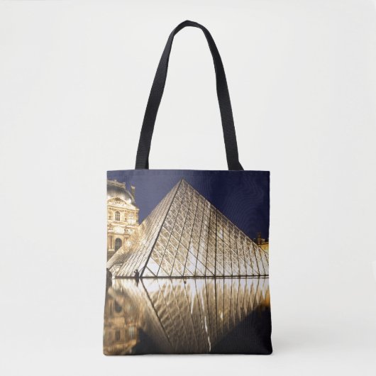 Het nachtelijke uitzicht van de glazen piramide va tote bag (Voorkant)