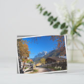 Het najaar in een dorp in de Dolomites in Italië Briefkaart (Staand voorkant)