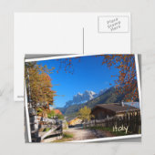 Het najaar in een dorp in de Dolomites in Italië Briefkaart (Voorkant / Achterkant)