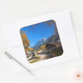 Het najaar in een dorp in de Dolomites in Italië Vierkante Sticker (Envelop)