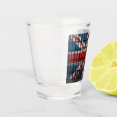 Het nieuwe Britse borrelglas Shot Glas (Links)