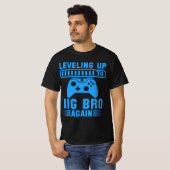 Het niveau aan Big Bro opnieuw T-shirt (Voorkant volledig)
