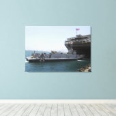 Het Nut van het Landingsvaartuig dat zich in posit Canvas Afdruk (Insitu (Houten vloer))