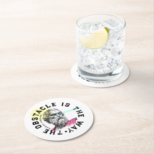 Het obstakel is de weg – Marcus Aurelius Ronde Kartonnen Onderzetter (Insitu)