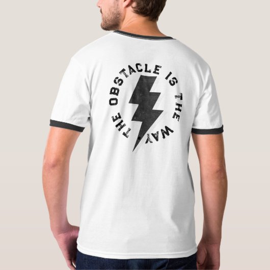 Het obstakel is de weg – Marcus Aurelius T-shirt (Achterkant volledig)