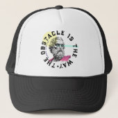 Het obstakel is de weg – Marcus Aurelius Trucker Pet (Voorkant)