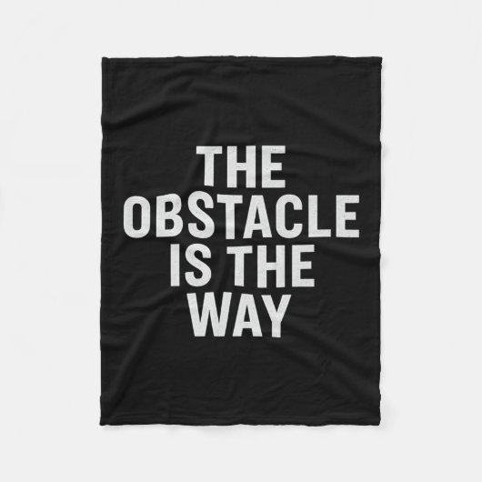 Het obstakel is de weg. Stoïcijnse quote, ontwerp. Fleece Deken (Voorkant)