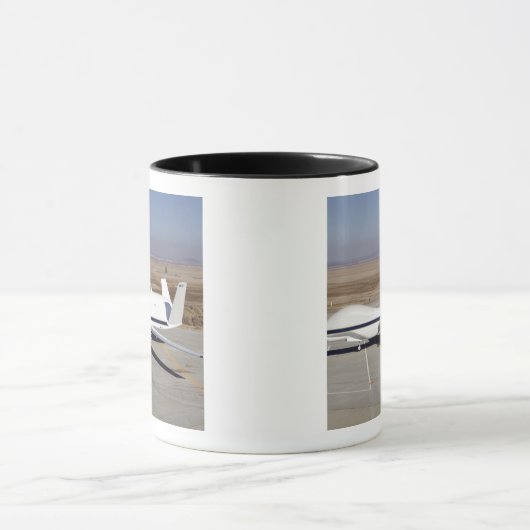 Het onbemande vliegtuig Global Hawk Mok (Midden)