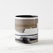 Het onbemande vliegtuig Global Hawk Tweekleurige Koffiemok (Center)