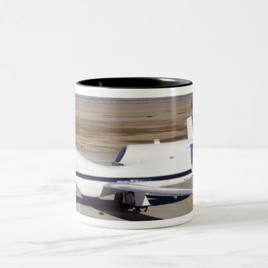 Het onbemande vliegtuig Global Hawk Tweekleurige Koffiemok (Center)