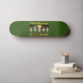 HET ONDERWIJS VAN KLEINE MENSEN HEEFT ÉÉN HART PER PERSOONLIJK SKATEBOARD