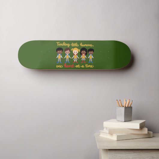 HET ONDERWIJS VAN KLEINE MENSEN HEEFT ÉÉN HART PER PERSOONLIJK SKATEBOARD (Muurkunst (Horizontaal))
