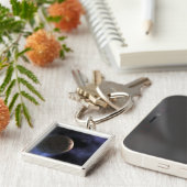 Het onlangs ontdekte planeet-achtige object sleutelhanger (Zijkant)