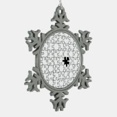 Het ontbrekende patroonpatroon van het puzzelstuk tin sneeuwvlok ornament (Links)