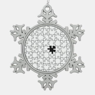 Het ontbrekende patroonpatroon van het puzzelstuk tin sneeuwvlok ornament