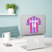 Het ontwerp van het shirt van het football in Clar Sticker (Laptop op bureau)