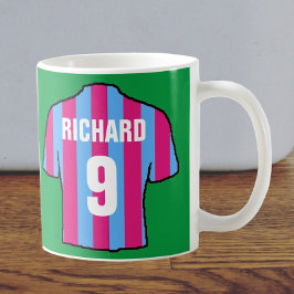 Het ontwerp van het shirt van het football is in k koffiemok
