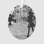 Het onverdiende meisje ornament (voorkant)