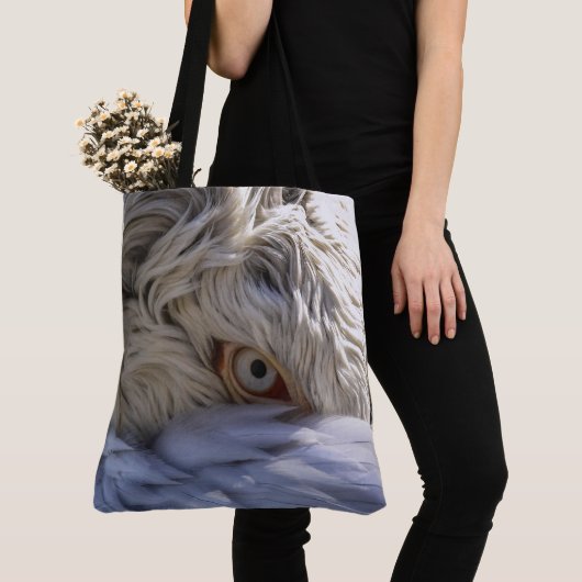 Het oog van een pelikaan tote bag (Dichtbij)