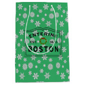 Het openen van Boston MA kerst Wreath Medium Cadeauzakje (Voorkant)