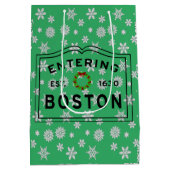 Het openen van Boston MA kerst Wreath Medium Cadeauzakje (Achterkant)